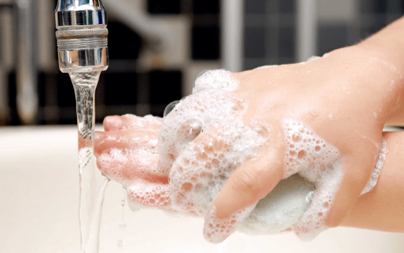 Lavarse as mans para evitar vermes
